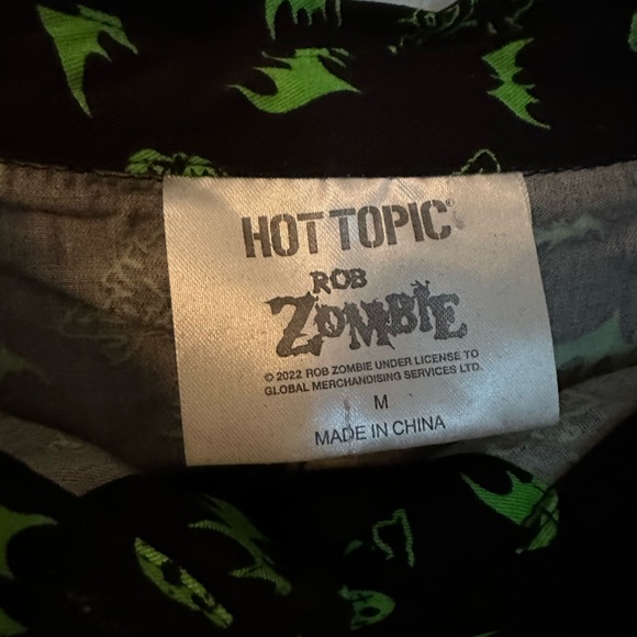 NWT Rob Zombie x Hot Topic crop button down (junior’s sizing / junior’s medium) - Picture 5 of 9